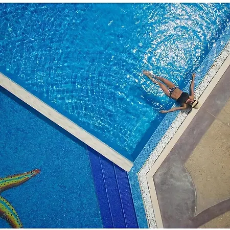 Dans Complexe Proche De La Mer, Sunny Apartment